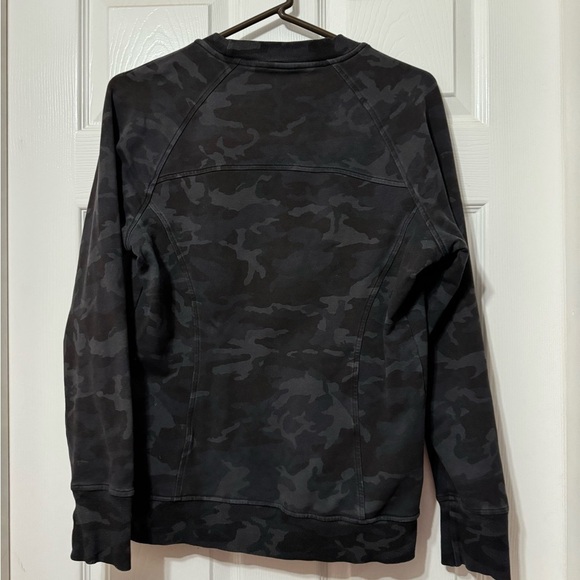 Lululemon scuba crew size 6 VVVGUC *flaw - Picture 2 of 8